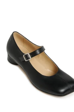 Slippers And Sandals | Slippers And Sandals><noscript><img width=