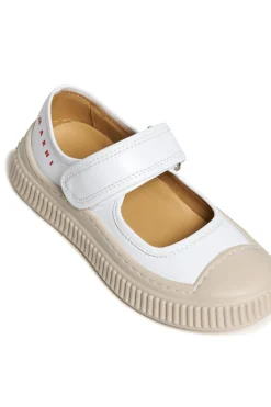 Sneakers | Sneakers><noscript><img width=