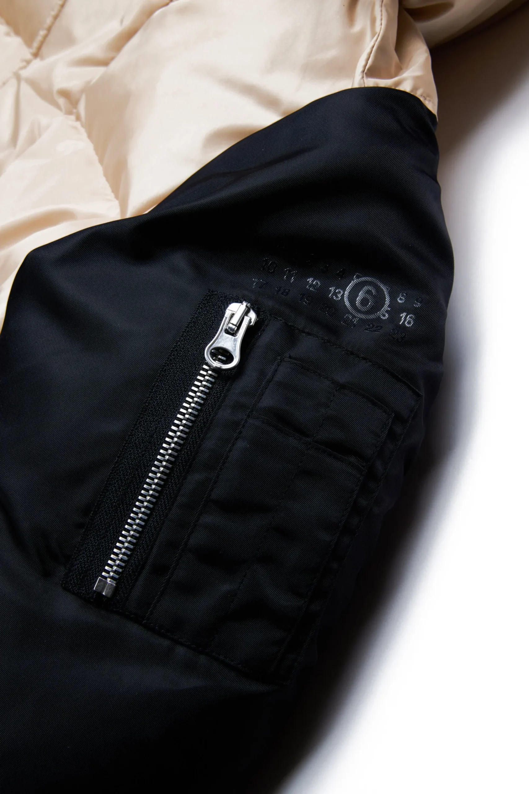 Jackets And Padded Jackets | Jackets And Padded Jackets>MM6 MAISON MARGIELA Two-tone padded jacket with bomber sleeves beige